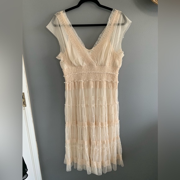 Max Studio Dresses & Skirts - Max studio cream lace with sequin detail dress